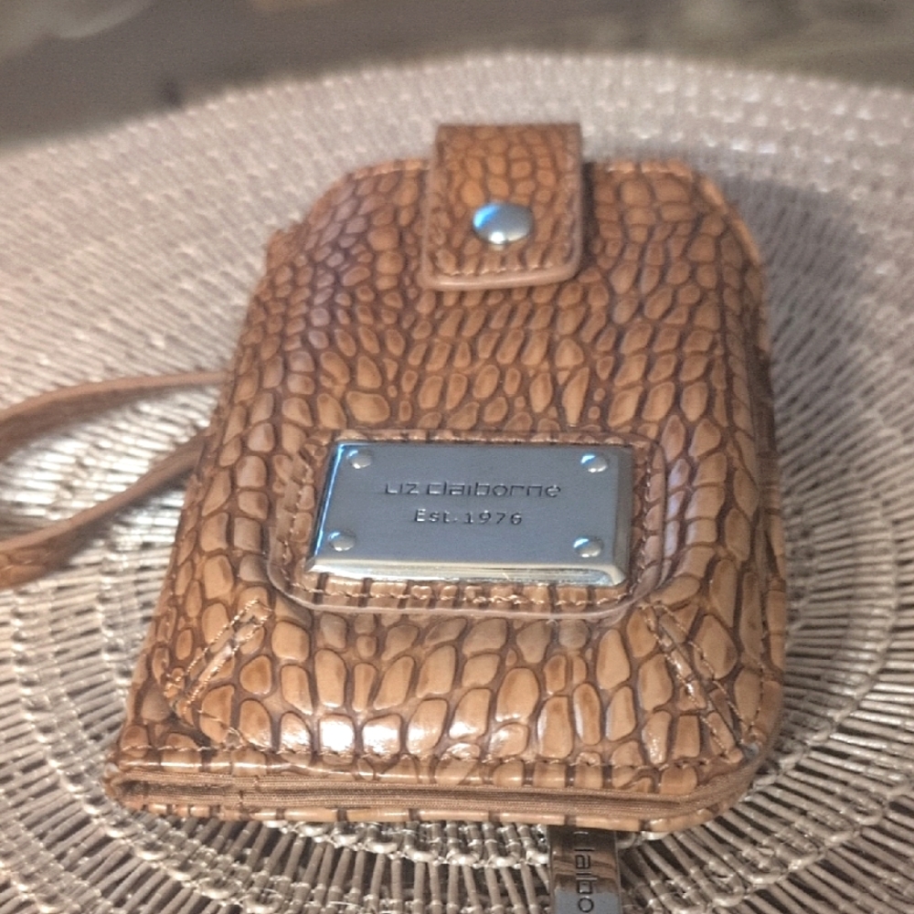 Liz Claiborne Wallet - Picture 1 of 4